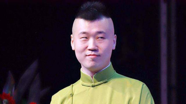 疑似拍到身份证,曾在表演中公开侮辱董卿_杨九郎