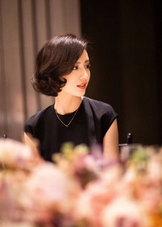 女神佟丽娅侧颜太优越每一幅画面都好唯美让人心动