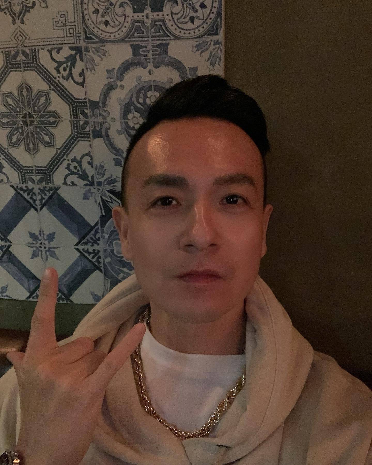 恭喜49岁台湾知名男星小钟疑终结单身与绯闻女友过年回家见家长