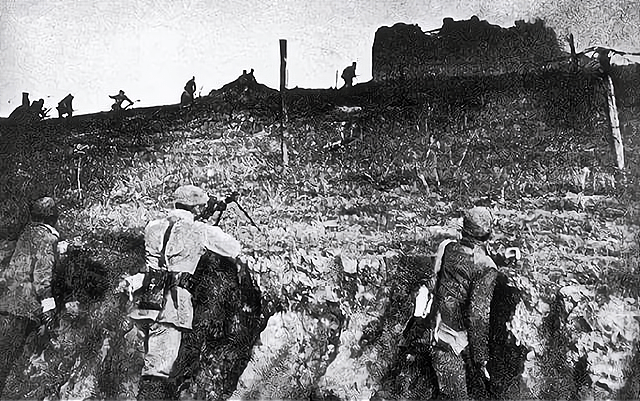 爆破王杨根思,炸碉堡是他的绝活,在朝鲜他与40个美军同归于尽