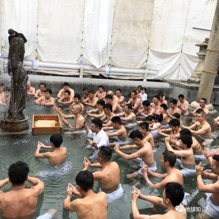 日本万人裸体大战 取消了 风俗
