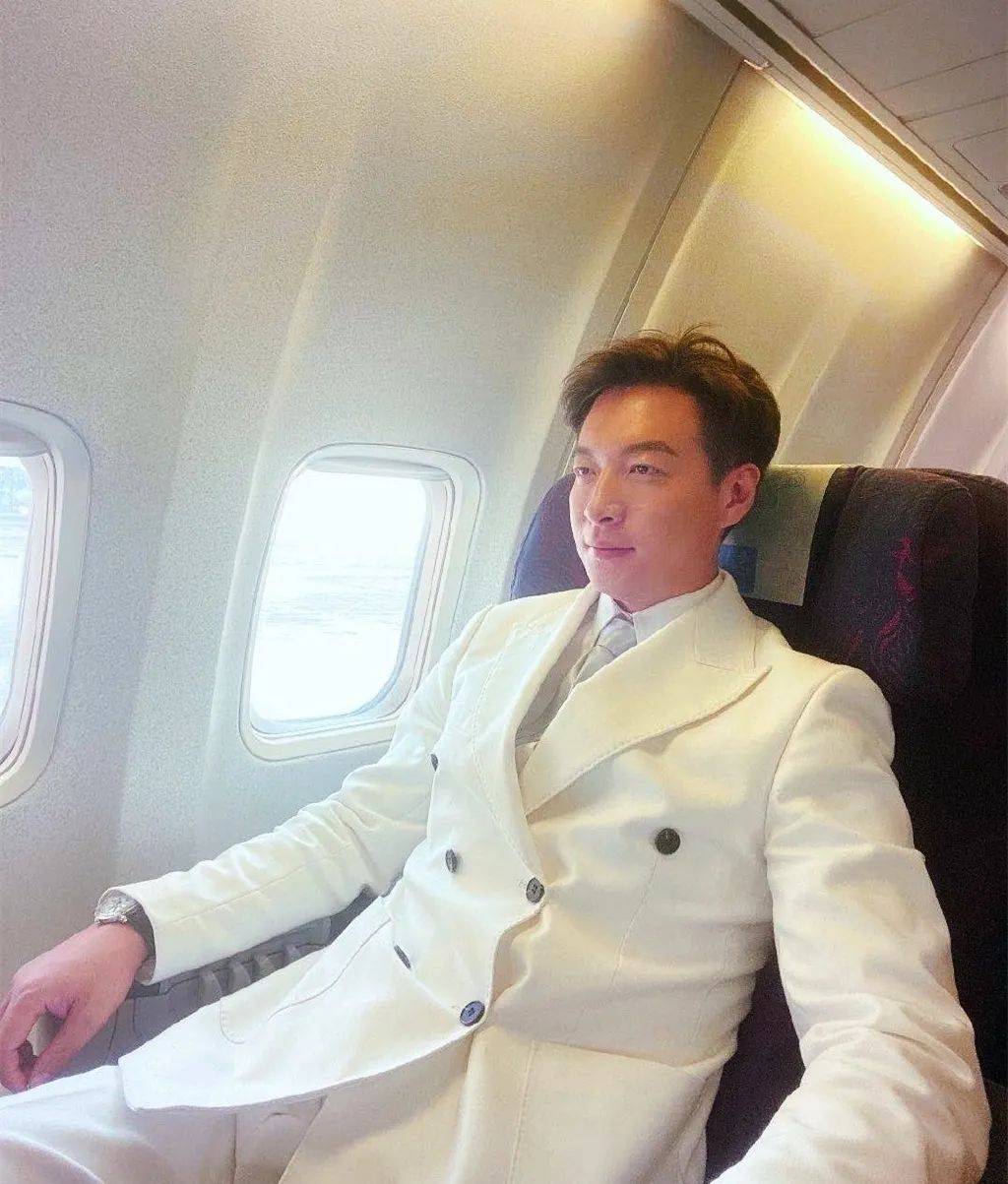 其实马智宇早就结婚了,李小璐的妈妈还出席过他的婚礼,那这档口李小璐
