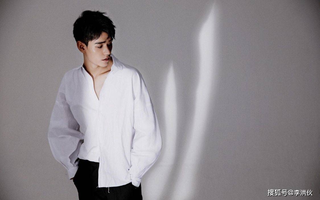 去年的龚俊还查无此人,今年就凭《山河令》,让人磕拉上头