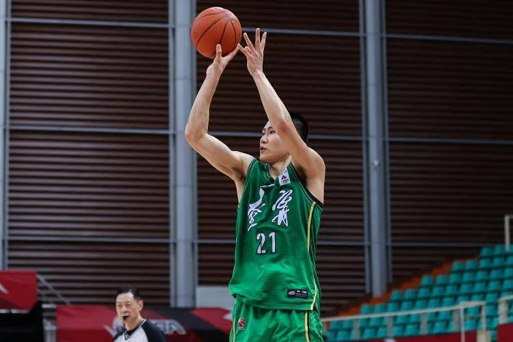 摔死你 郭艾伦又被攻击 今年第2次 能赢他的只有中国第一分卫 广厦