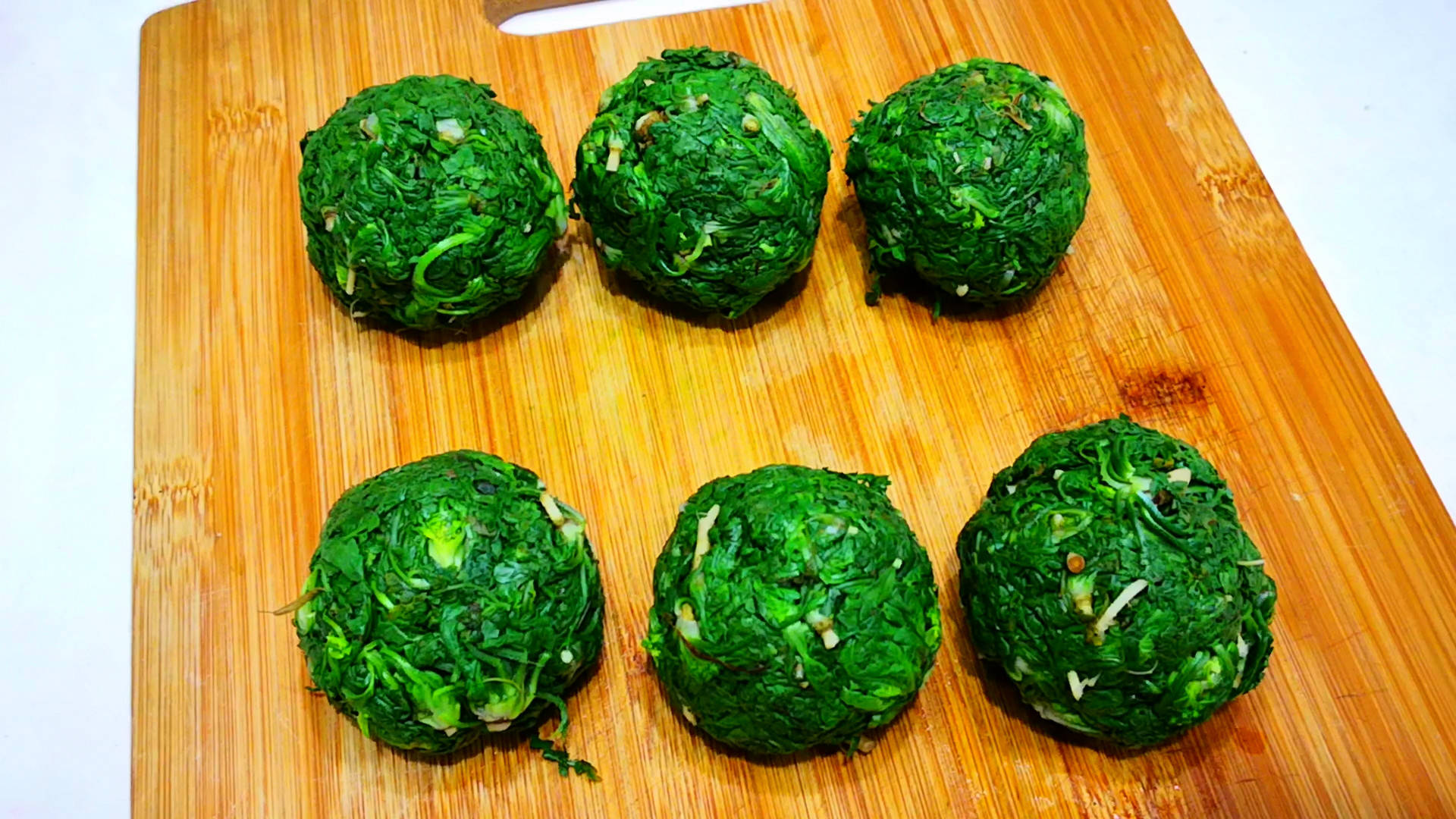 早春时节,遇到这野菜别手软,放冰箱冻起来能吃1年,做汤最鲜美_荠菜