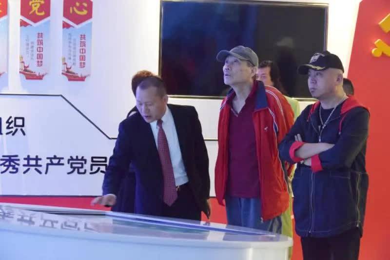 电影传奇春天颂签约鼎和盛集团讲述宝安企业发展传奇故事