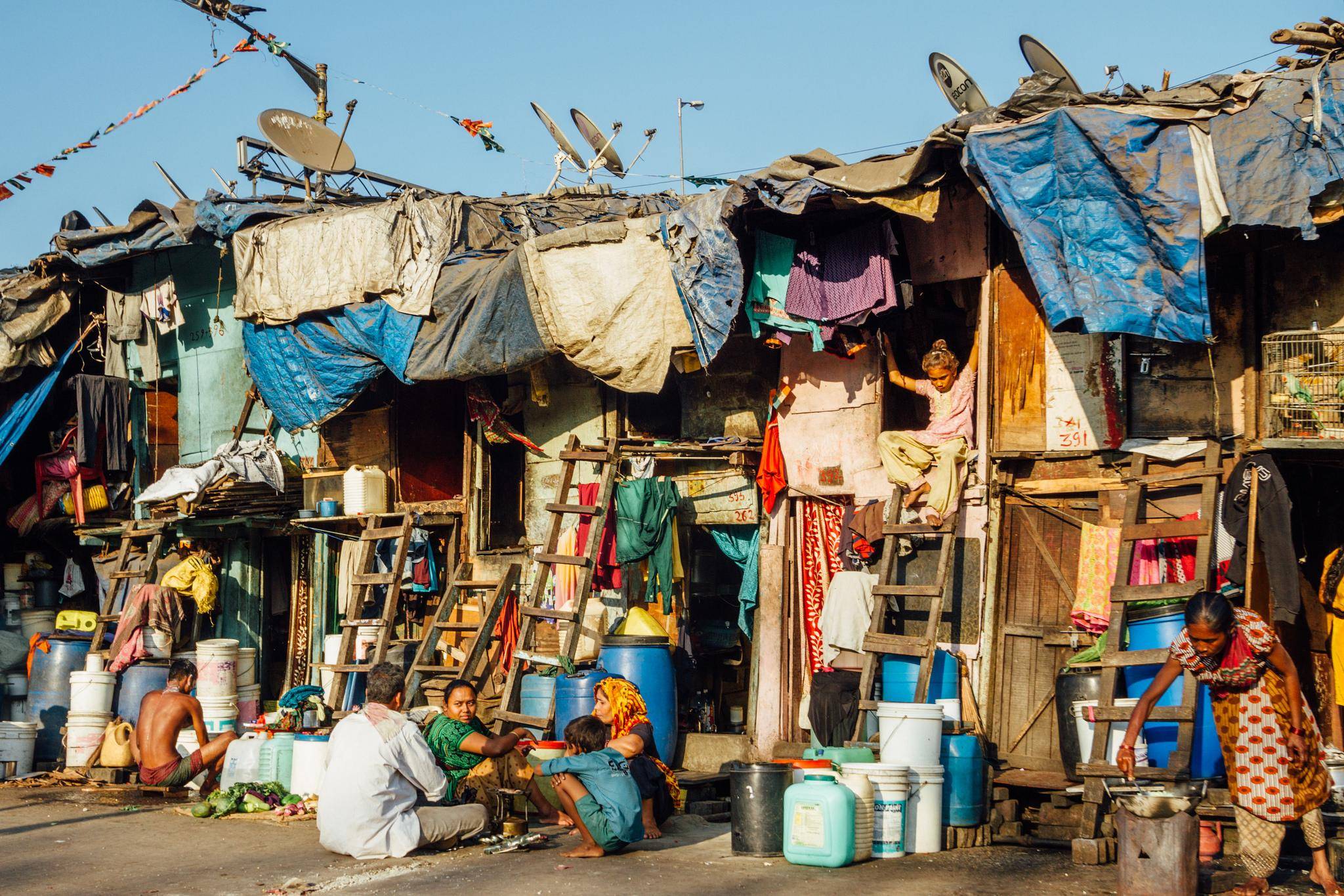 真实的俄罗斯贫民窟，建在垃圾场上的城市，堪比印度