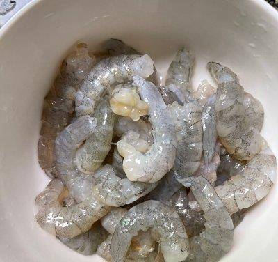 手剥虾仁的做法图解 78e85f7b619f43e8a8ccaab566400b35.jpeg