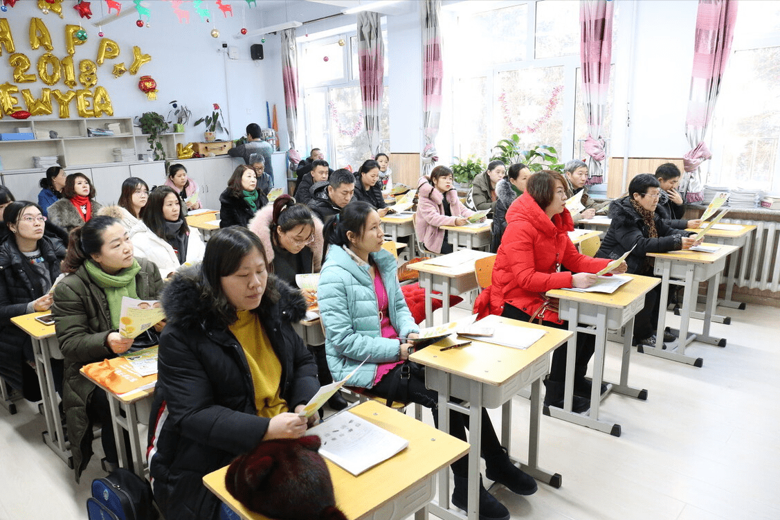 开家长会怎么穿搭学生_学生开家长会图片(2)