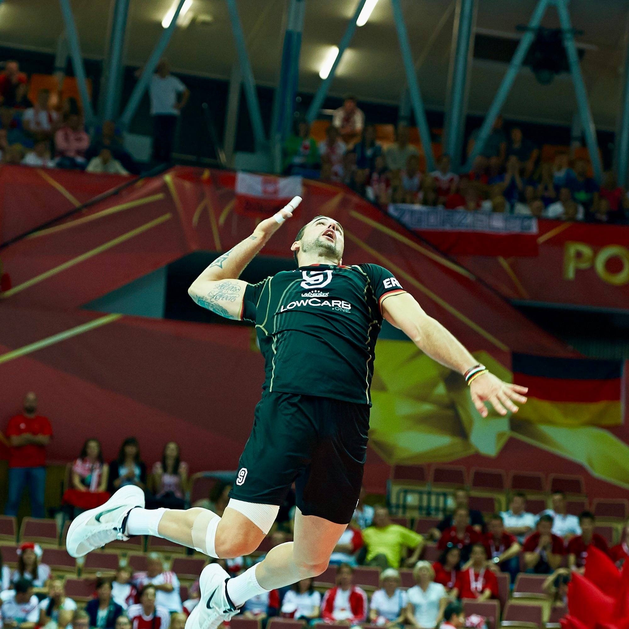 与队友一起为别尔哥罗德队获得世俱杯冠军,成为第一支夺冠的俄超男排