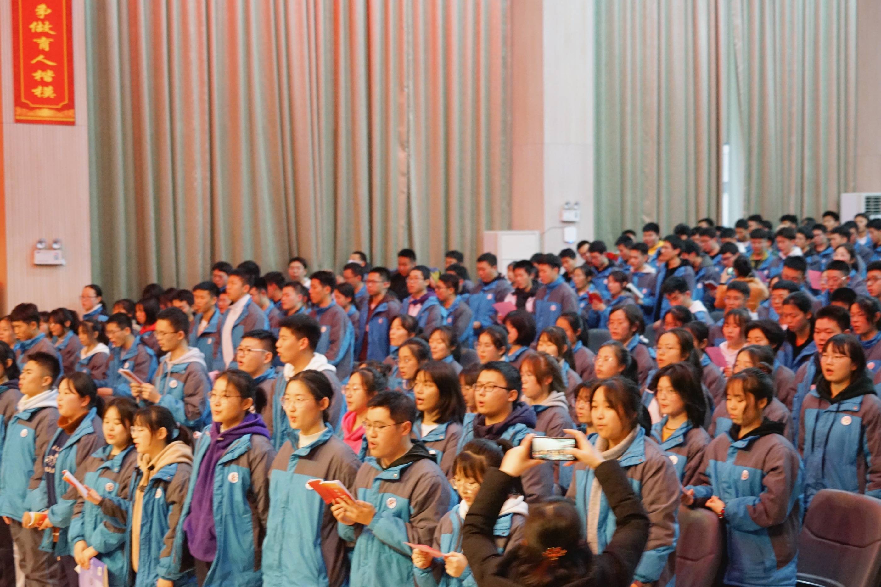 常德市七中树目标激扬青春高二学子誓师学考