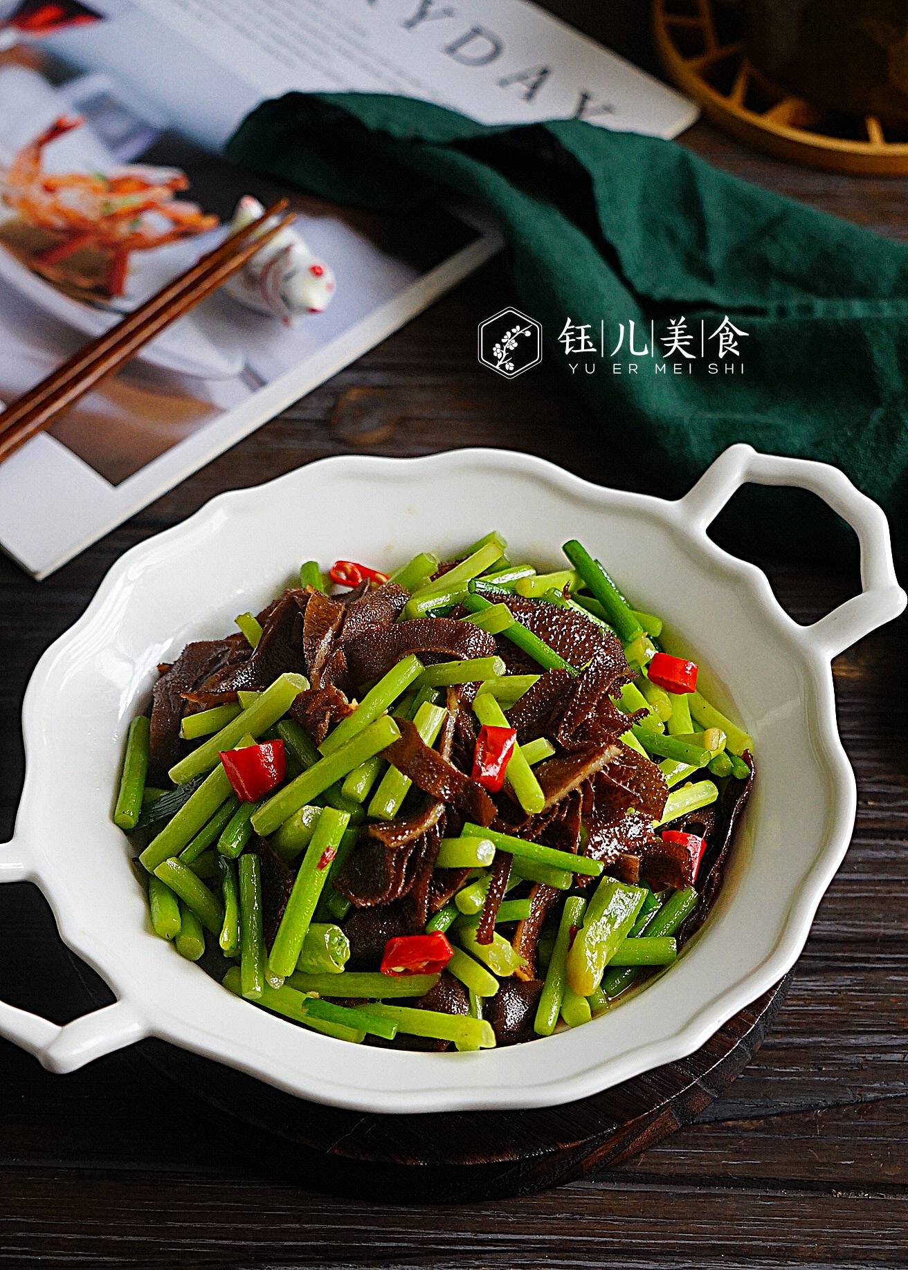 原创阳春三月遇上这菜我从不手软做法简单又下饭吃一次念念不忘