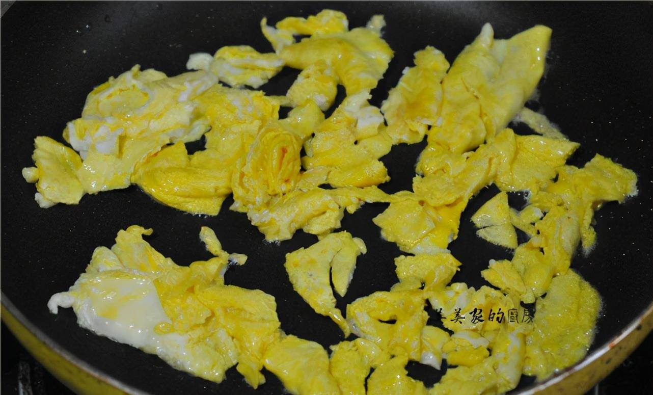 虾怎么去壳剥肉 6cad5a8b792f4768bb1e3820328d1654.jpeg