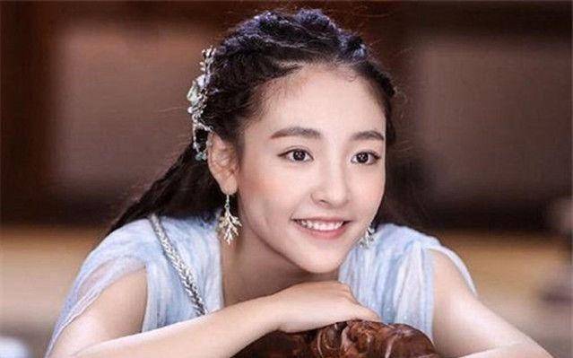 剧《隋唐英雄4》而崭露头角,随后,凭借金庸剧《鹿鼎记》被观众熟知