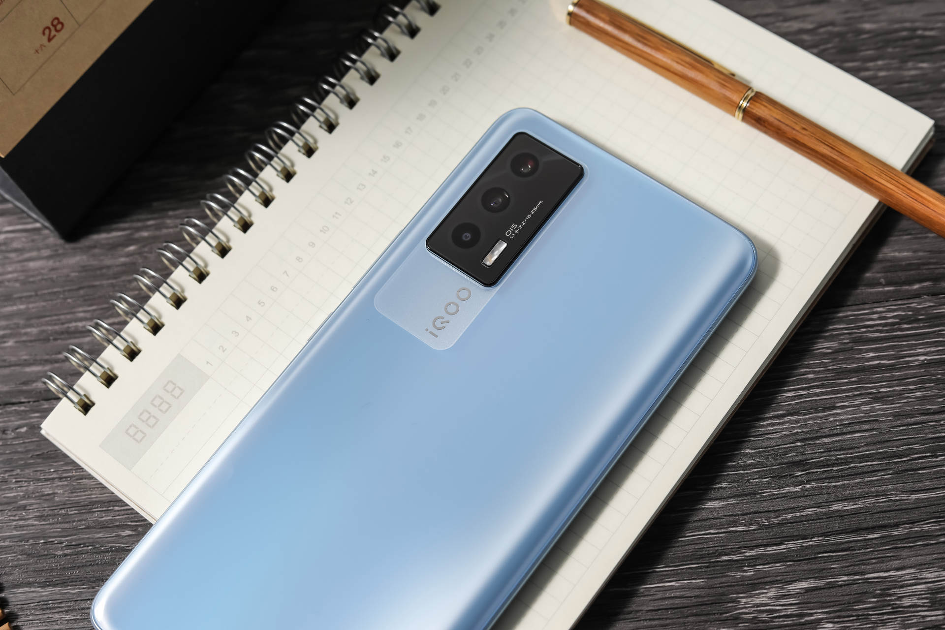 手机|iQOO Neo5的到来，为何能在行业内掀起风浪？