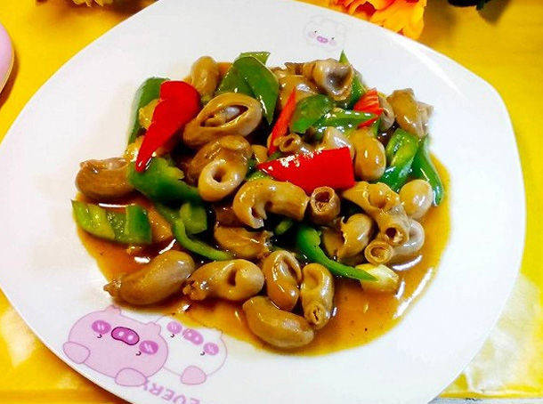 生活中经常吃葱爆牛肉,爆炒鱼肚对孩子的生长发育非常有益,不仅能提高