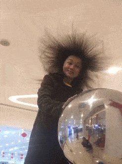 9,这发型不错啊,都省了烫发的钱了8,我都跟着动上了7,谁啊?是谁推我?