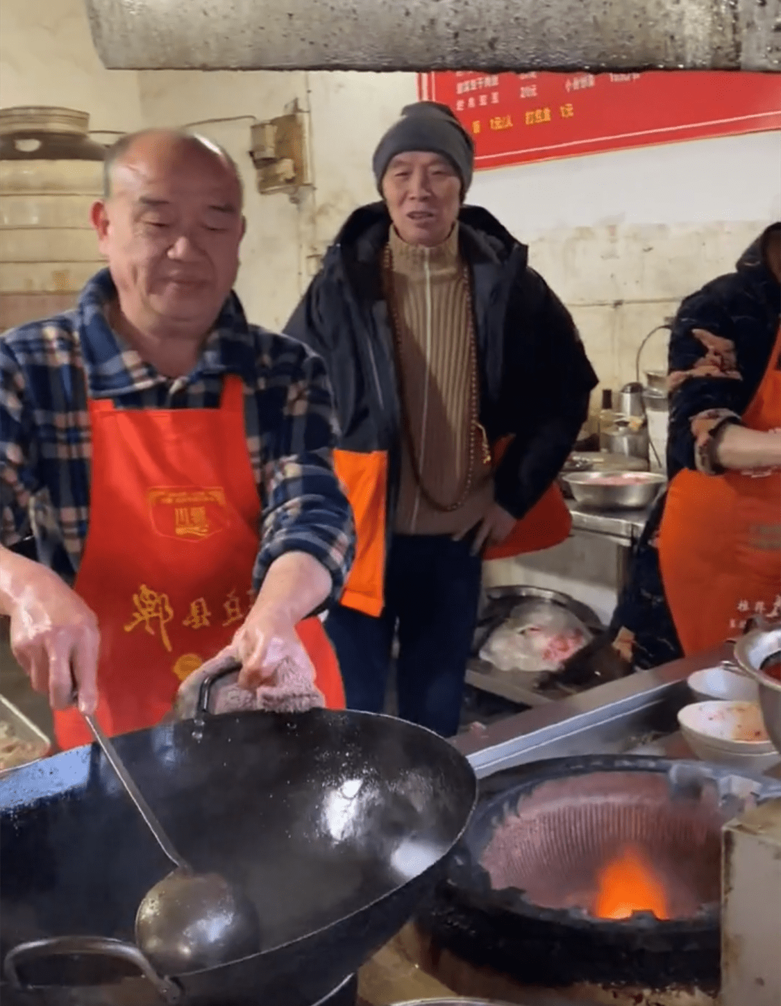 73岁"驴魔王"李伯清现身苍蝇小馆,打扮好低调,曾被吴孟达盛赞_好友