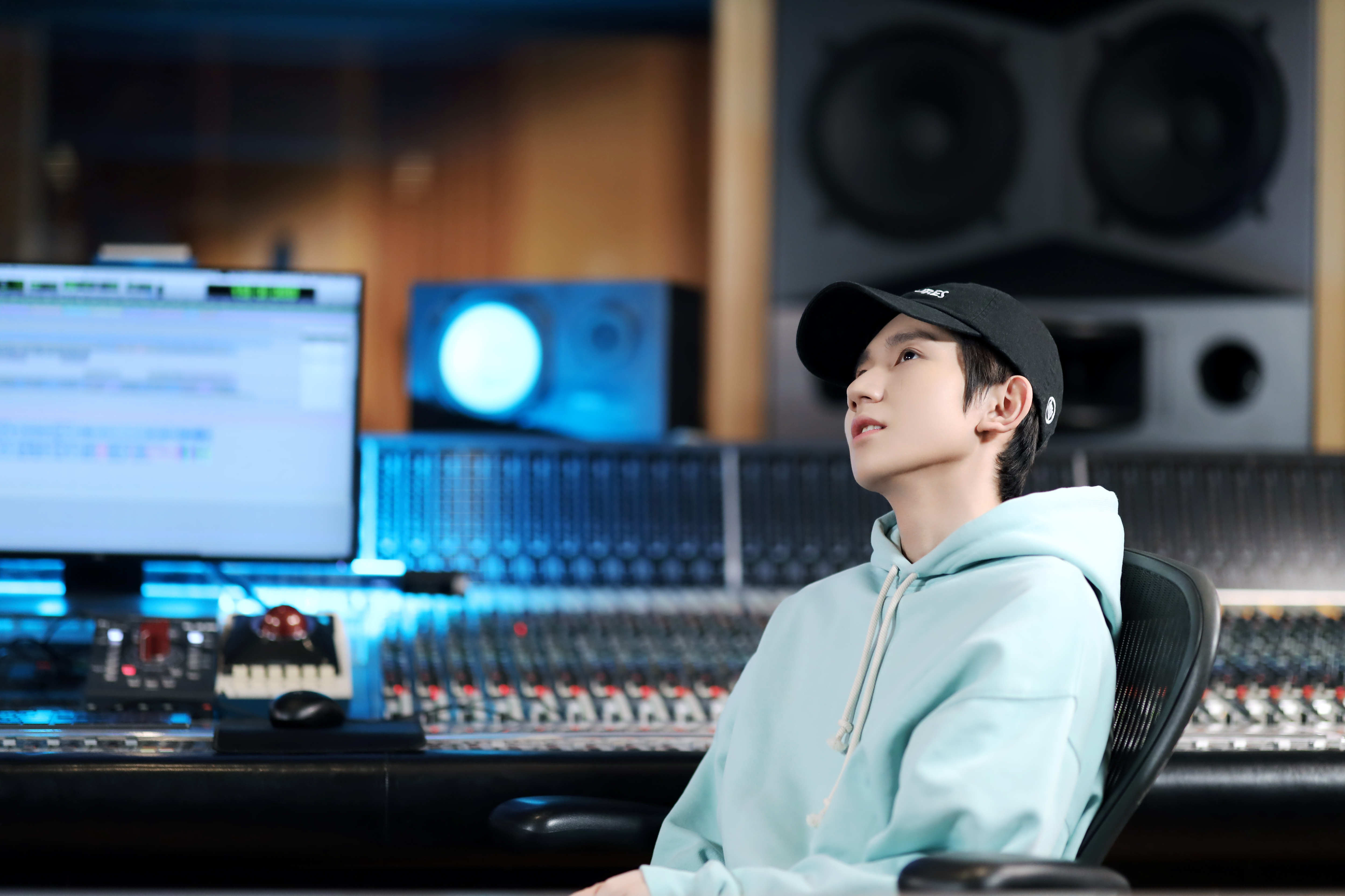 王源献唱我的姐姐主题曲姐姐与张楚梦幻联动致敬经典