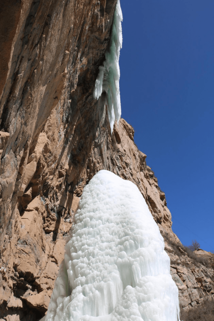 天生桥冰瀑：壮美的冻结