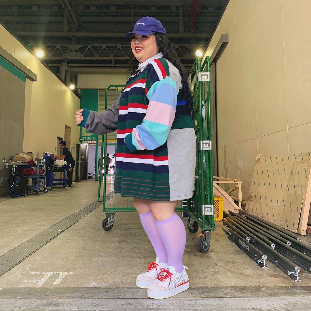 东京奥运会因让渡边直美扮 猪 惹争议 她穿高腰裙 体重0斤 卫衣