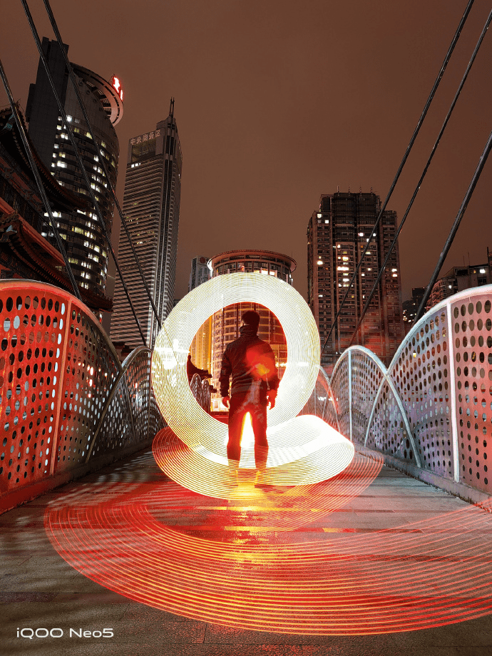 暗夜的追光者iqooneo5也是一款适合拍照的手机