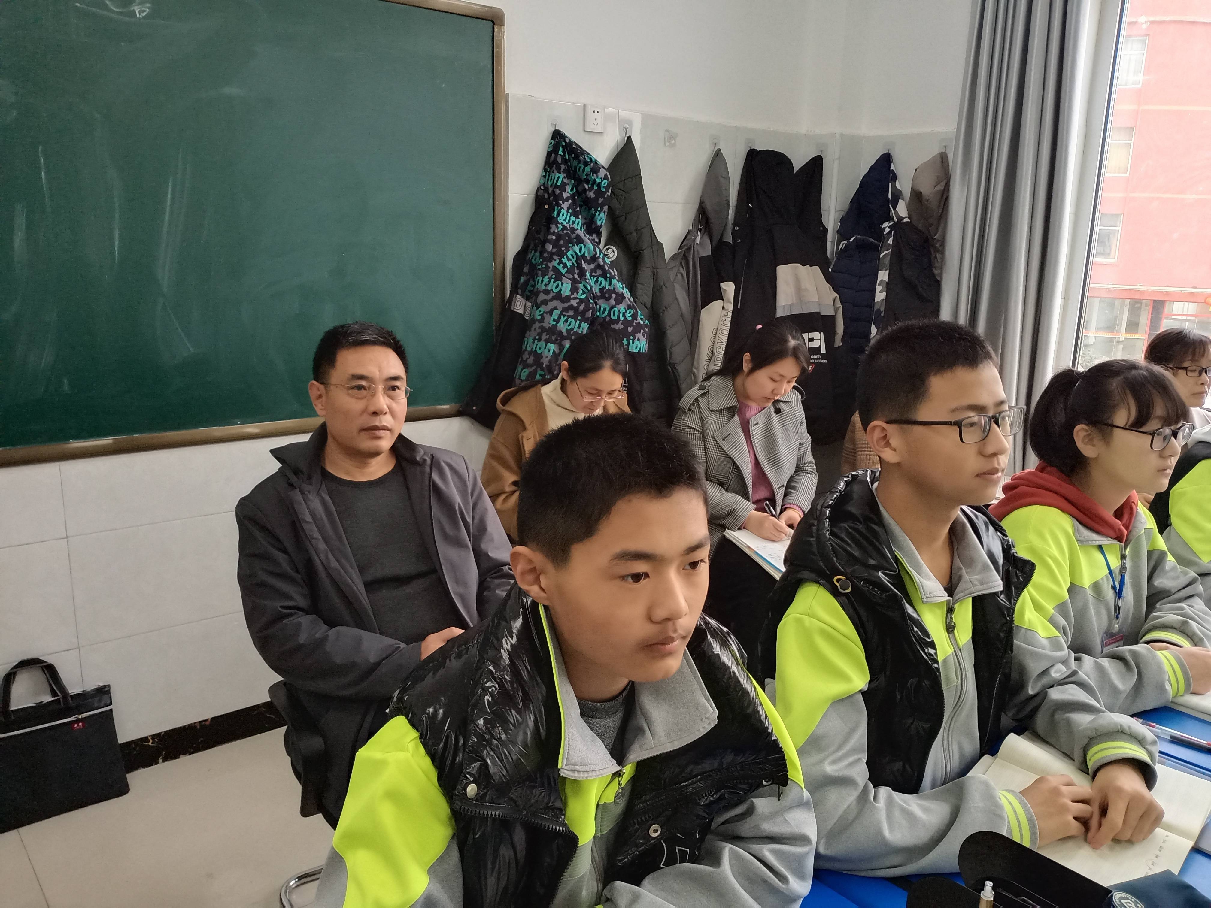 沂水县第二实验中学重视专家思想引领与老师教学指导融合提升教育教学
