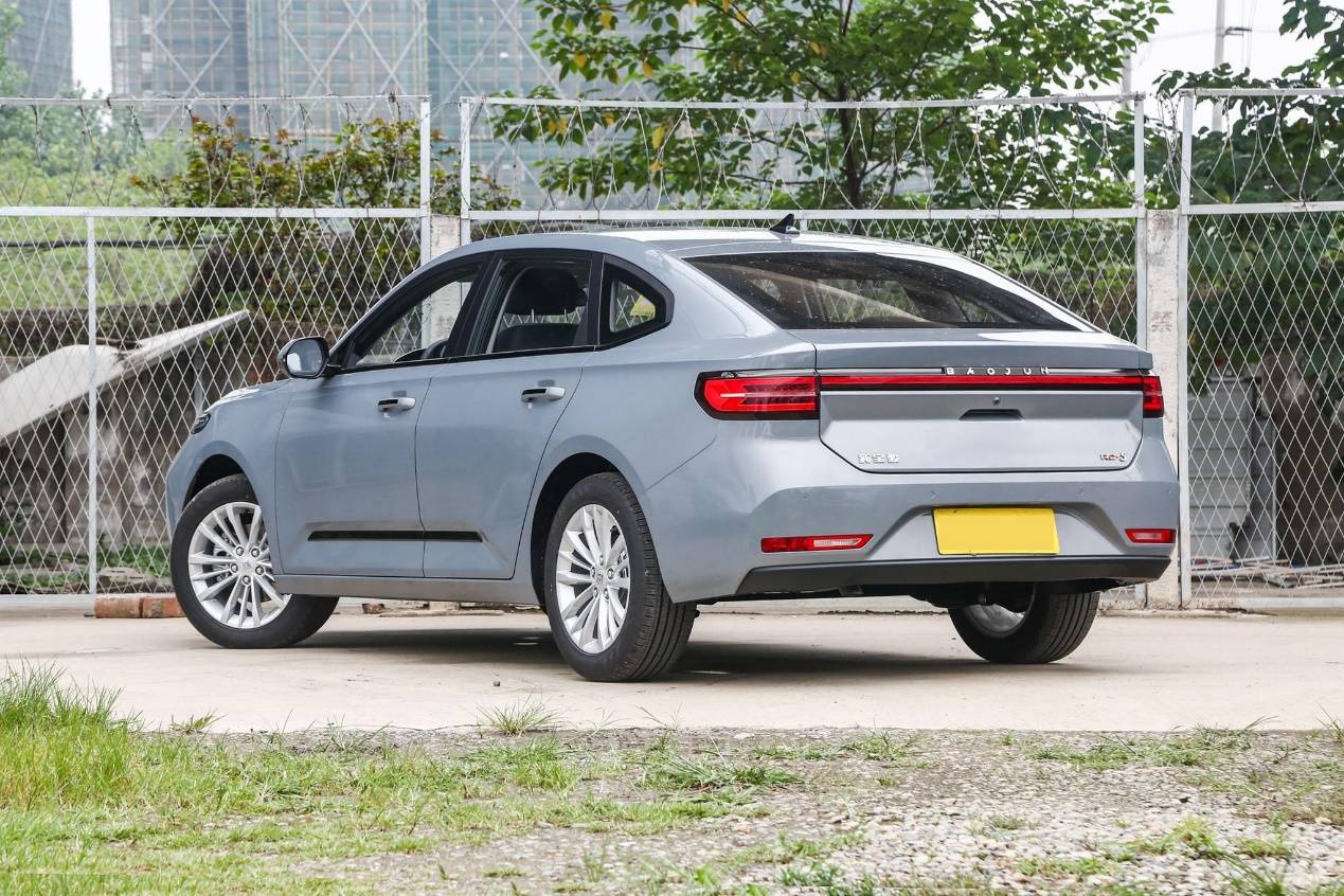 年轻人的首款轿跑钻石车标掀背车身798万就有8挡变速箱