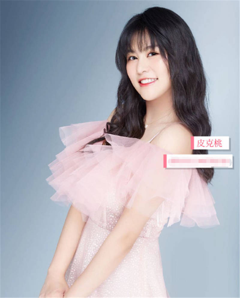 皮克桃是ks王者直播的当红一姐,这段时间她可谓是出