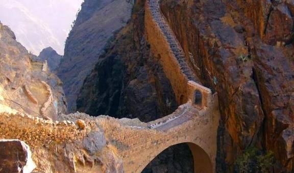 世界上最神秘的桥：没有桥墩却屹立400多年，修建技术至今是个谜