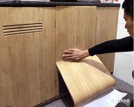 木纹膜应用之橱柜翻新_贴膜