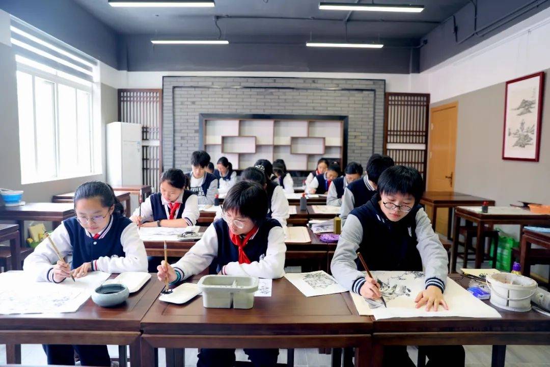 什么是特色普通高中 96bc262418bb49fc86e329e1a68d07bc.jpeg