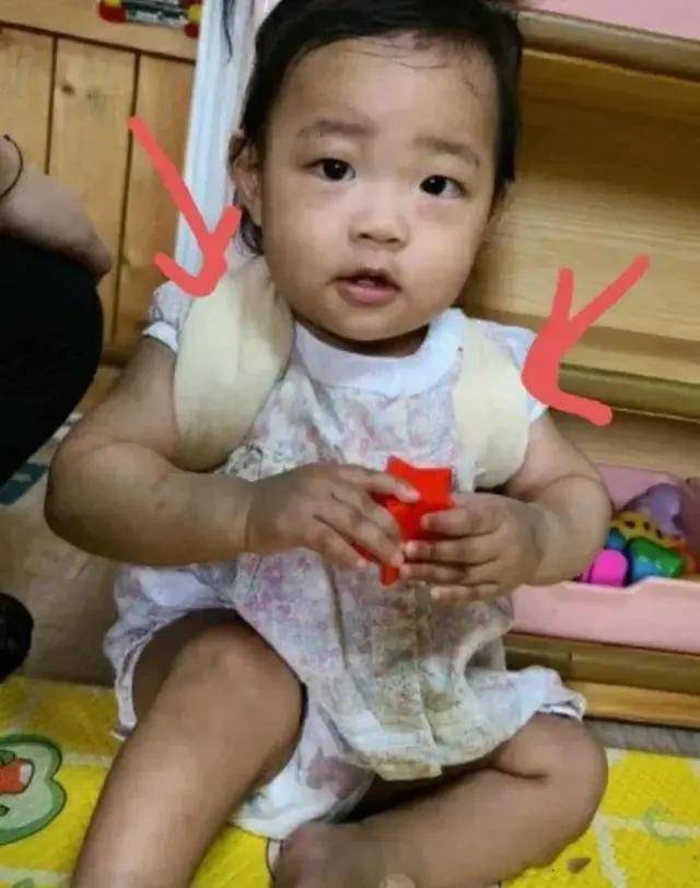 她的时间永远定格在2020年10月,被自己的养父母虐待致死_郑仁