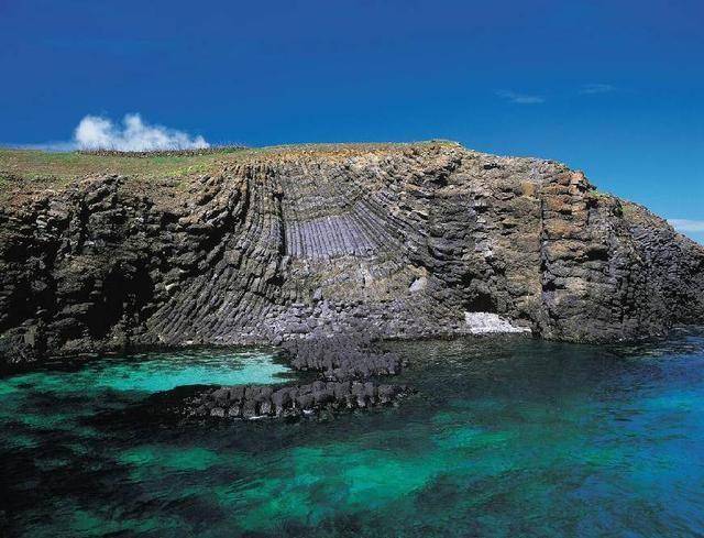 柏礁：南沙群岛礁坪最大的岛礁