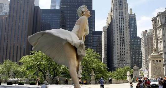 世界最“悲催”雕像，耗资500万不到300天被拆，只因游客这样举动