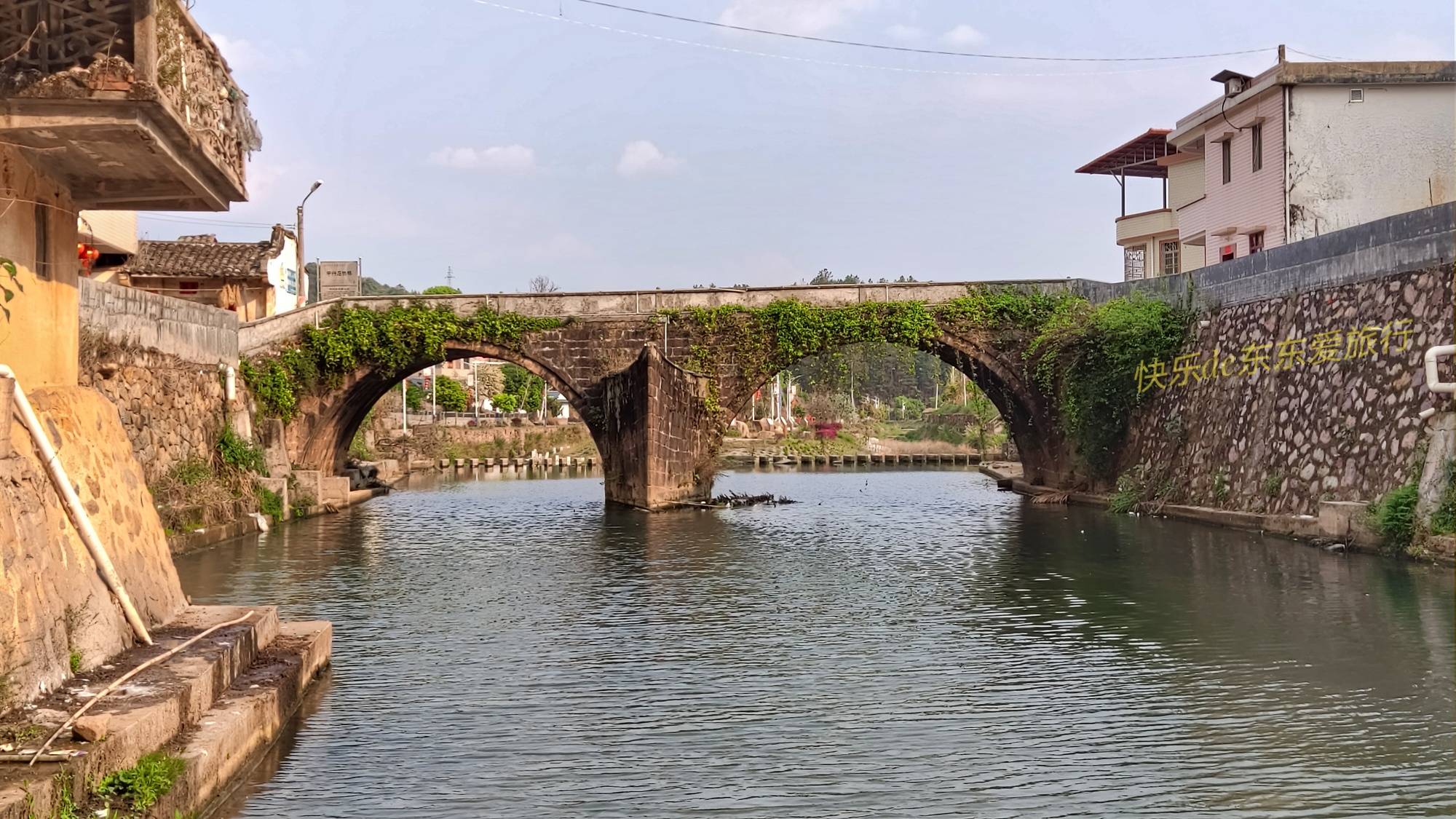 平远中行圩石拱桥，赣粤盐米古道上的交通枢纽，五百年后仍通汽车