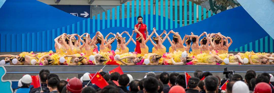 中央广播电视总台心连心艺术团到雄安新区慰问演出