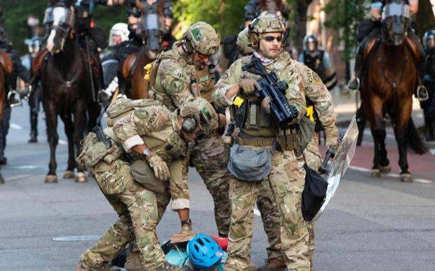 数万大军进驻首都,美国民众陷入恐慌,官方警告:军队出现异动_手机搜狐