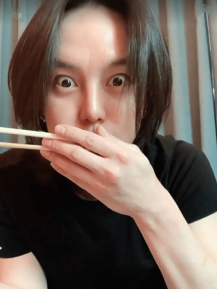 尹正挑战减肥打卡表情痛苦看完他的三餐后网友人间真实