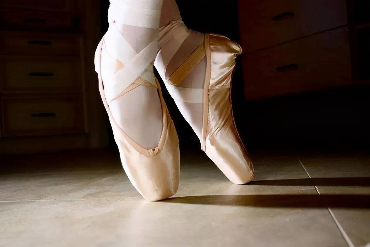 心理学你的脚型暴露了你的性格和命运埃及脚的人财运最佳