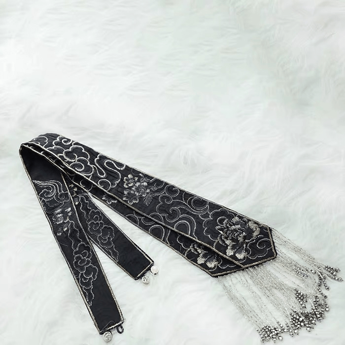 觉得长衫太单调不如试试加上这些汉服飘带吧