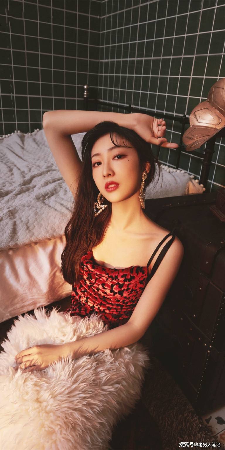 明星壁纸钟祺,追求真实纯粹,禾苗青纯韵小女初长成