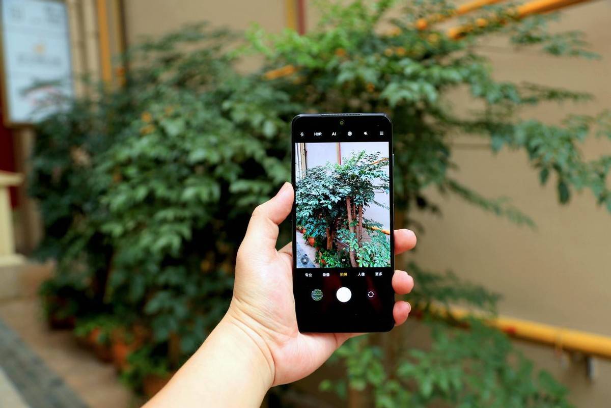 除了高端的配置之外,黑鲨4 pro的拍照也跟上