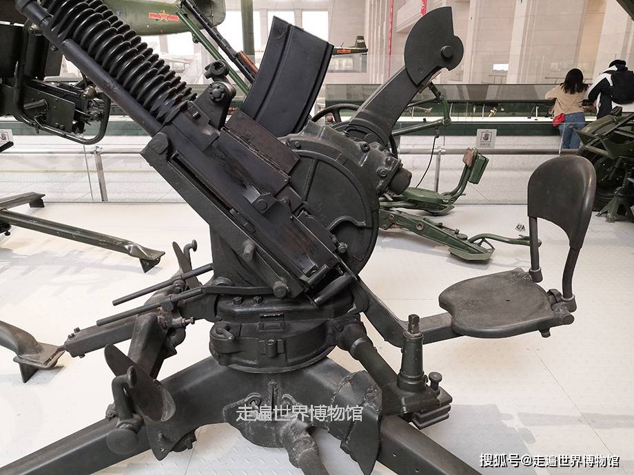 法国造哈奇开斯132毫米双联高射机枪