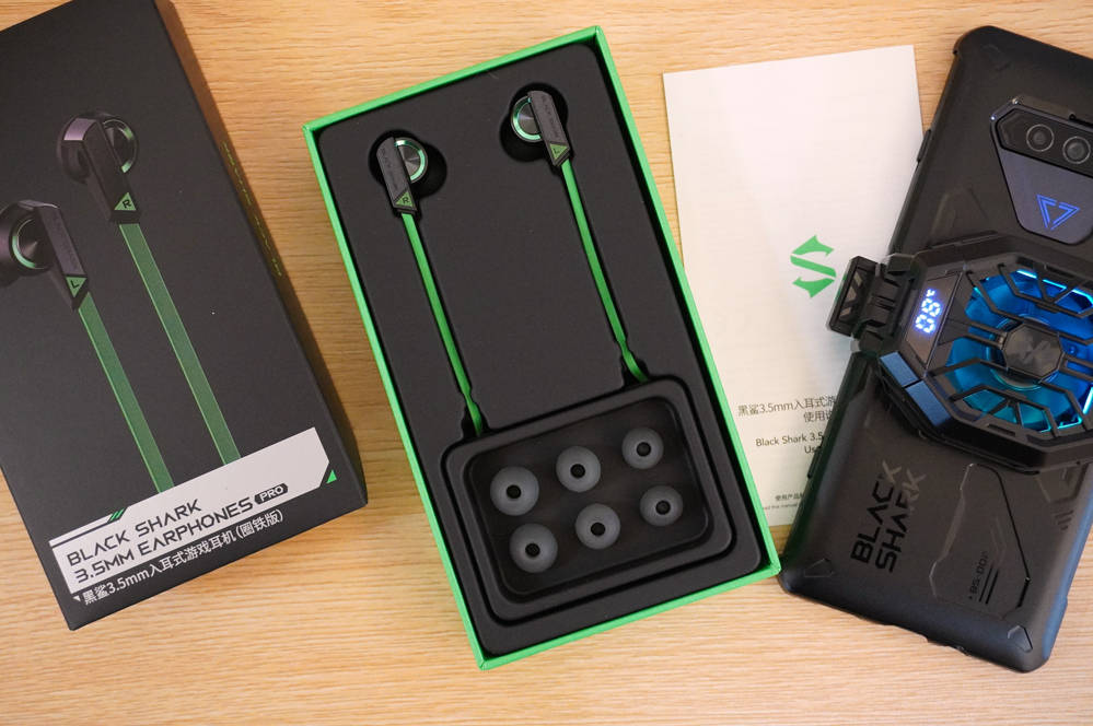 接下来再拆开黑鲨3.5m入耳式游戏耳机,这个是圈铁单元,也就是12.