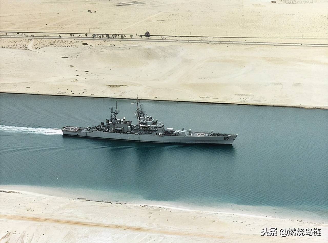 世界第一艘核动力水面舰艇"长滩"号核动力导弹巡洋舰