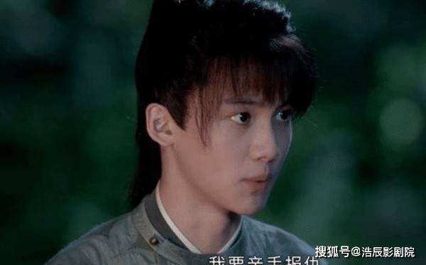 在《山河令》中成玲是孙浠伦出演的,在演艺圈成名出道没两年时间,年龄