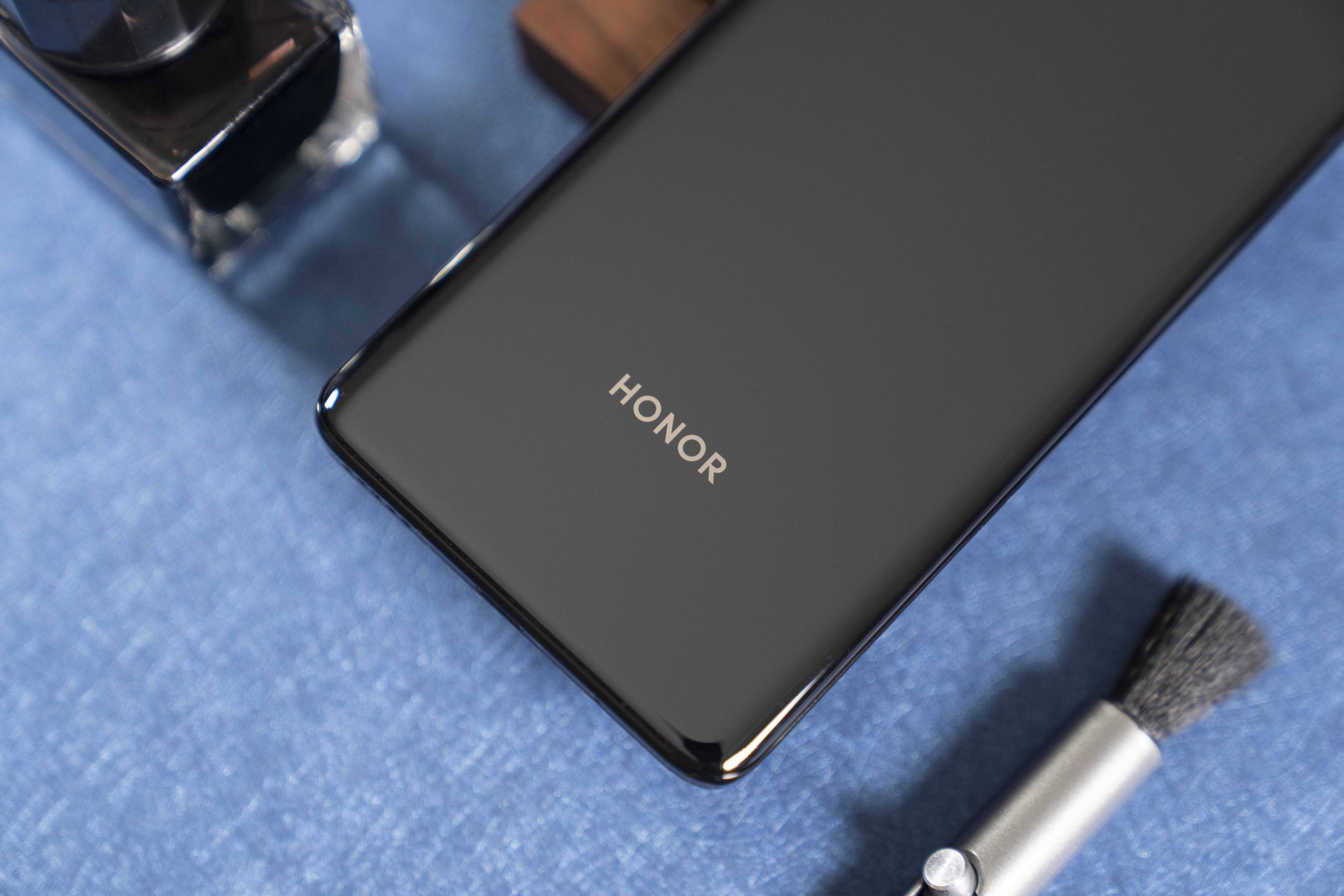 荣耀v40轻奢版3000以下唯一的曲面屏手机选择