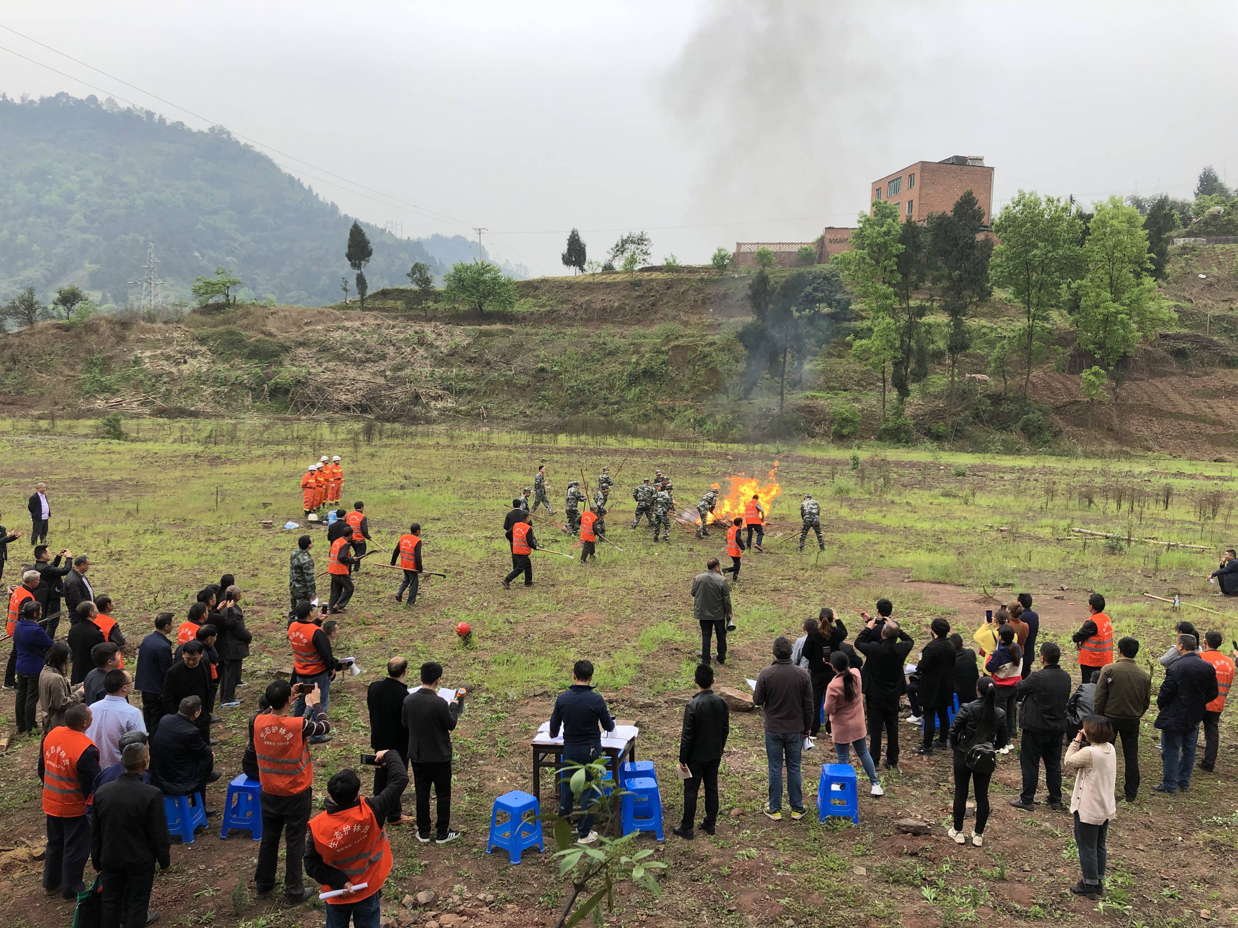 合江縣福寶鎮開展森林火災撲救,地災應急和防汛搶險聯合演練