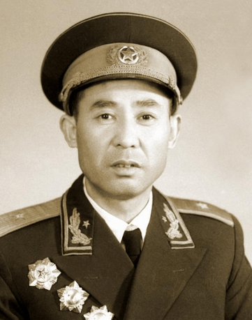 员兼江汉军区司令员,建国后更是先后担任44军军长,海南军区司令员等职